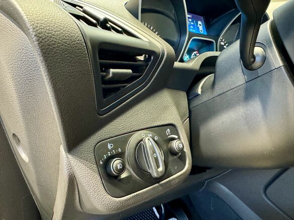 2017 Ford Kuga II Рестайлинг, белый, 1630000 рублей - вид 16