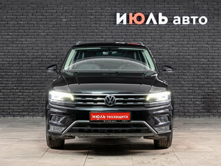 2018 Volkswagen Tiguan II, чёрный, 2605000 рублей, вид 2