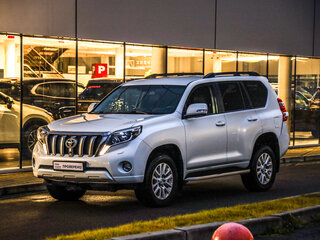 2015 Toyota Land Cruiser Prado 150 Series Рестайлинг 1, белый, 3194000 рублей, вид 3