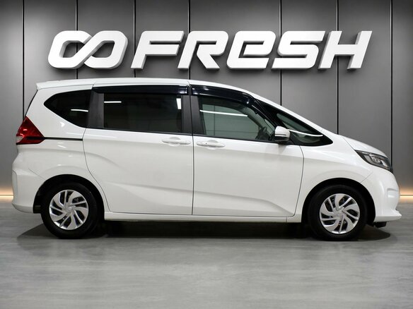 2017 Honda Freed II, белый, 1680000 рублей - вид 4