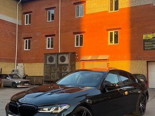 2019 BMW 5 серии 520d xDrive VII (G30/G31/G38), чёрный, 2700000 рублей, вид 3