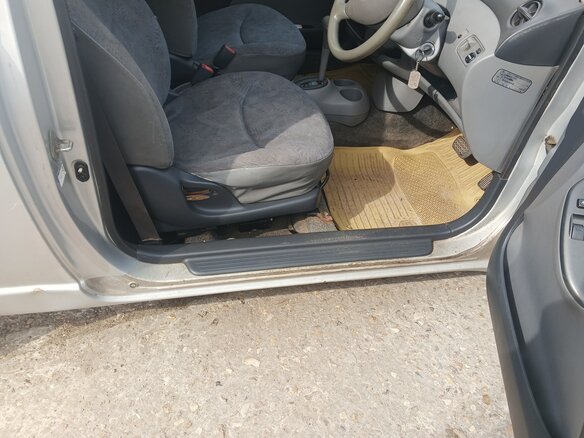 2000 Toyota Vitz I (P10), серебристый, 140000 рублей - вид 11