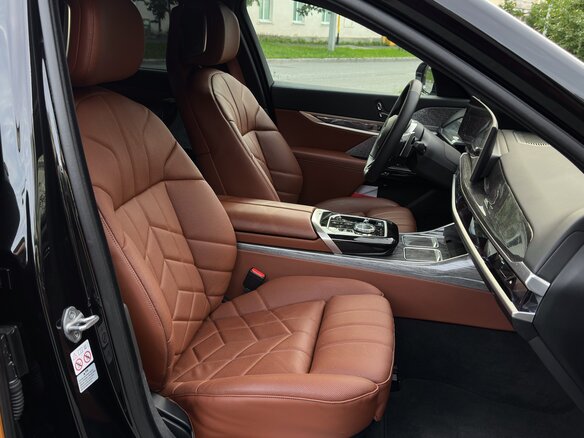 2024 BMW 7 серии 740i xDrive VII (G70), чёрный, 13500000 рублей - вид 7