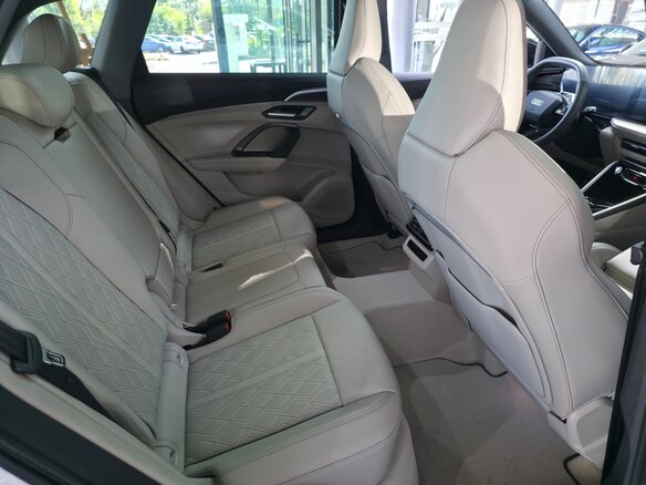 2026 Audi Q5 L III (GU), белый - вид 13