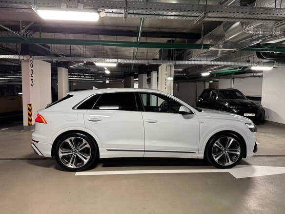 2020 Audi Q8 50 TDI I (4M), белый, 6250000 рублей - вид 3