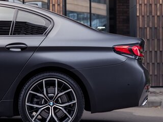 2020 BMW 5 серии 520d xDrive VII (G30/G31/G38) Рестайлинг, серый, 3830000 рублей, вид 3