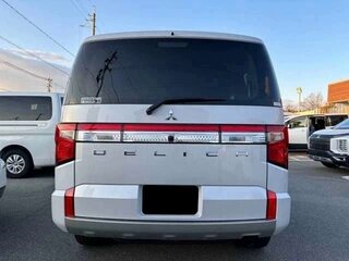2022 Mitsubishi Delica D:5 I Рестайлинг, белый, 2899000 рублей, вид 3