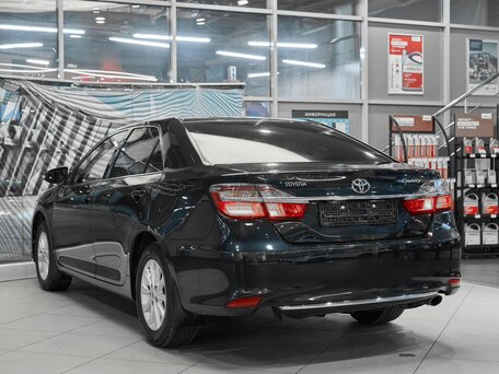 2016 Toyota Camry VII (XV50) Рестайлинг, синий, 1899000 рублей, вид 4
