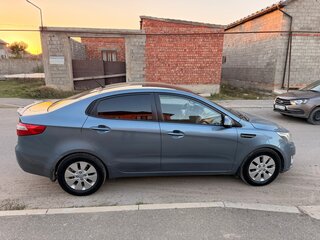 2014 Kia Rio 5-speed III, голубой, 630000 рублей, вид 4