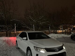 2015 Toyota Camry VII (XV50) Рестайлинг, белый, 2150000 рублей, вид 4