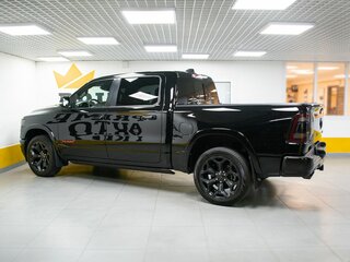 2022 Ram 1500 Crew Cab V, чёрный, 8699000 рублей, вид 4