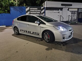 2009 Toyota Prius III (XW30), серый, 1150000 рублей, вид 3