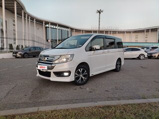 2014 Honda Stepwgn IV Рестайлинг, белый, 1444000 рублей, вид 1