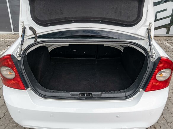 2010 Ford Focus II Рестайлинг, белый - вид 17