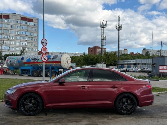 2019 Audi A4 V (B9), красный - вид 3