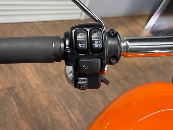 2023 Harley-Davidson Breakout, оранжевый, 2190000 рублей - вид 9
