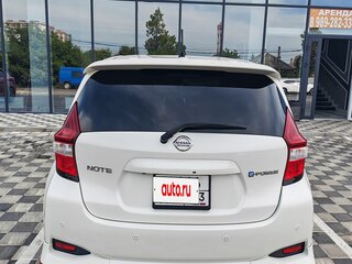 2018 Nissan Note e-Power II Рестайлинг, белый, 1450000 рублей, вид 3