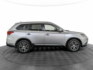 2017 Mitsubishi Outlander III Рестайлинг 2, серебристый, 2100000 рублей, вид 4