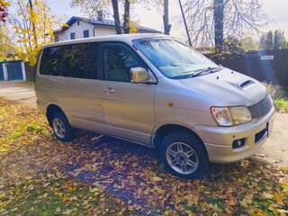 2000 Toyota Town Ace Noah III, серебристый, 640000 рублей, вид 2