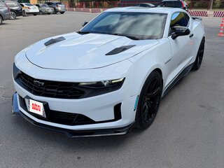 2019 Chevrolet Camaro VI Рестайлинг, белый, 4700000 рублей, вид 1