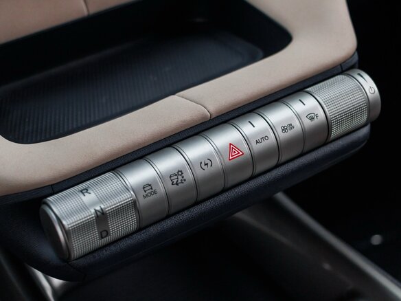 2023 BYD Dolphin 44.9 kWh I, чёрный, 1760000 рублей - вид 6