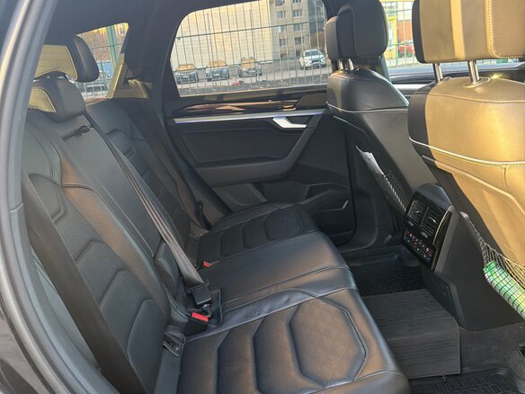 2018 Volkswagen Touareg III, чёрный, 4050000 рублей - вид 10