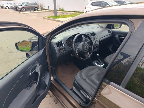 2015 Volkswagen Polo V, коричневый - вид 7