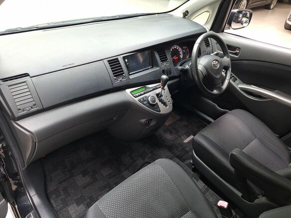 2010 Toyota ISis I Рестайлинг, чёрный, 1150000 рублей - вид 18