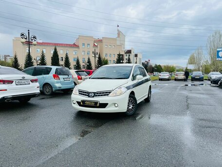 Nissan Tiida I