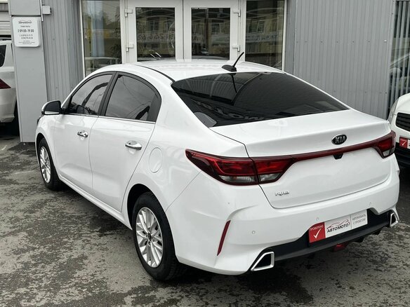 2021 Kia Rio IV Рестайлинг, белый, 1849000 рублей - вид 1