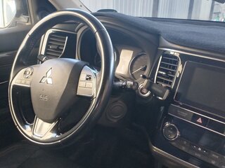2019 Mitsubishi Outlander III Рестайлинг 3, белый, 2290000 рублей, вид 5