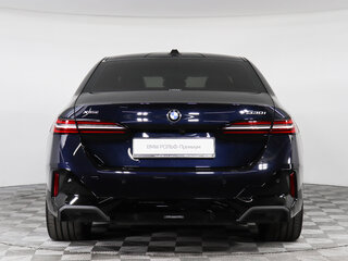2026 BMW 5 серии 530i xDrive VIII (G60/G61/G68), синий, 9750000 рублей, вид 5
