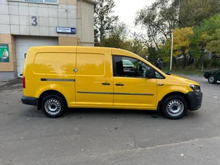 2019 Volkswagen Caddy Maxi IV, жёлтый, 2150000 рублей, вид 2