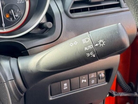 2022 Suzuki Swift V Рестайлинг, оранжевый, 750325 рублей - вид 13