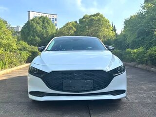 2023 Mazda 3 Axela IV (BP), белый, 1525000 рублей, вид 2