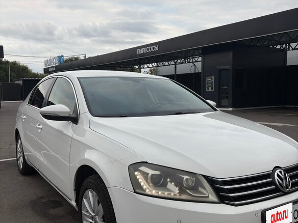 2013 Volkswagen Passat B7, белый - вид 1