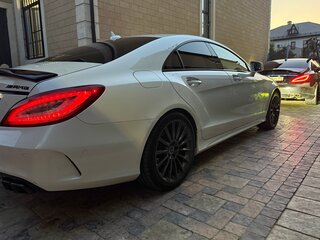 2017 Mercedes-Benz CLS 400 II (C218) Рестайлинг, белый, 2500000 рублей, вид 3