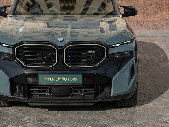 2026 BMW XM 50e, серый, 19890000 рублей - вид 3