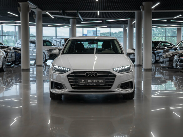 2020 Audi A4 40 TFSI V (B9) Рестайлинг, белый - вид 2