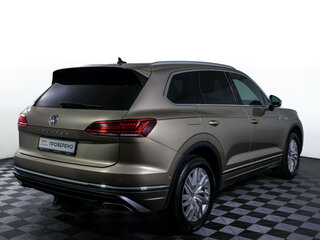 2018 Volkswagen Touareg III, бежевый, 3850000 рублей, вид 5