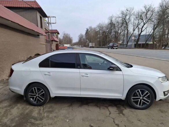 2017 Skoda Rapid I Рестайлинг, белый, 950000 рублей - вид 4