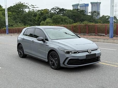 2022 Volkswagen Golf VIII, серый, 1970000 рублей, вид 1