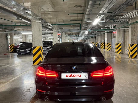2017 BMW 5 серии 520d xDrive VII (G30/G31/G38), чёрный, 2900000 рублей, вид 3