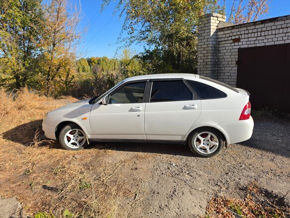 2011 Lada (ВАЗ) Priora I, белый, 370000 рублей - вид 1