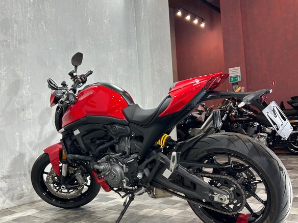 2023 Ducati Monster 937, красный, 989000 рублей - вид 5