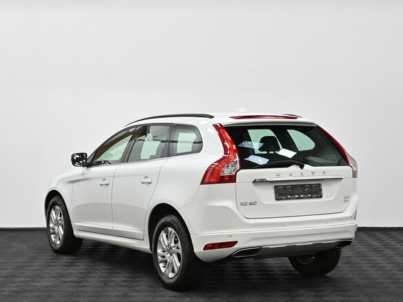 2017 Volvo XC60 I Рестайлинг, белый, 2125000 рублей - вид 3