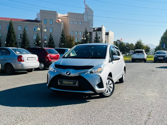 2018 Toyota Vitz III (XP130) Рестайлинг 2, серый