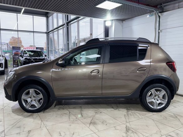 2020 Renault Sandero Stepway II Рестайлинг, коричневый, 1179000 рублей - вид 2