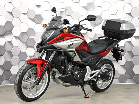 2017 Honda NC 750X, красный, 755000 рублей, вид 2