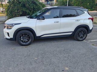 2024 Kia Seltos I Рестайлинг, белый, 2700000 рублей, вид 4